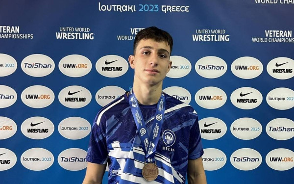 Πάλη: Συγκλόνισε ο Καστανάς αφιερώνοντας το μετάλλιό του στη νονά του, που σκοτώθηκε στη Λιβύη (βίντεο)