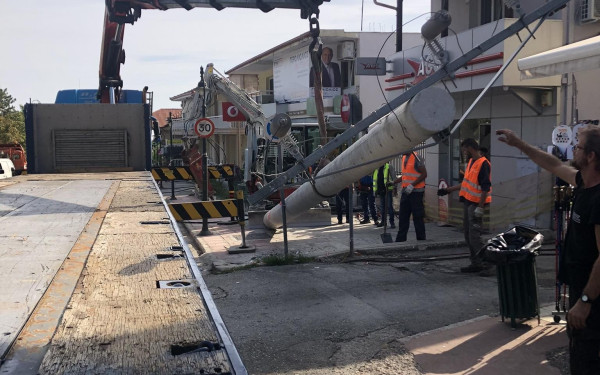 Λιτόχωρο: Απομακρύνονται οι στύλοι του ΔΕΔΔΗΕ από την κεντρική λεωφόρο Αγίου Νικολάου 