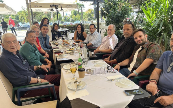 Με Μπουτάρη, συγγενείς και δημοσιογράφους πέρασε τις τελευταίες ώρες πριν τις κάλπες ο Σπύρος Πέγκας