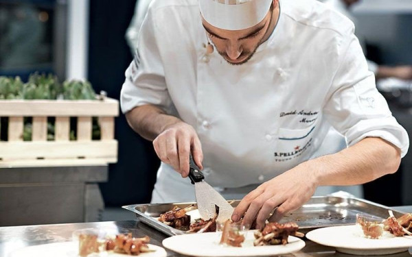 ΔΥΠΑ: Νέο πρόγραμμα κατάρτισης στην ειδικότητα «μαγειρική τέχνη-ζαχαροπλαστική»