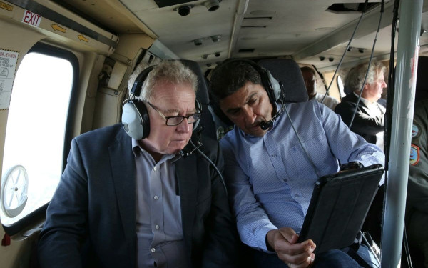 Στη Θεσσαλία ο επίτροπος γεωργίας της ΕΕ: Η καταστροφή είναι πέραν όσων είχα φανταστεί, θα κάνουμε το παν για να βοηθήσουμε