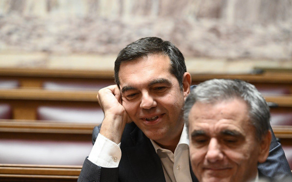 Αντιδρούν Πολάκης, Ακρίτα και άλλα στελέχη για τη δήλωση Τσίπρα περί «ατυχούς» διαχείρισης σε Novartis και τηλεοπτικές άδειες (βίντεο)