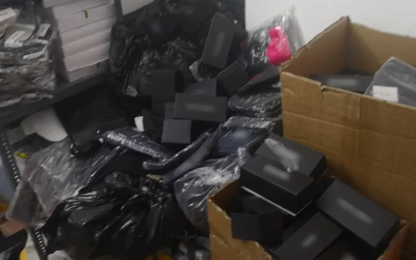 Θεσσαλονίκη: Έφοδος του ΣΔΟΕ σε αποθήκη με «μαϊμού» προϊόντα αξίας 5 εκατ. ευρώ - Δύο συλλήψεις (βίντεο)