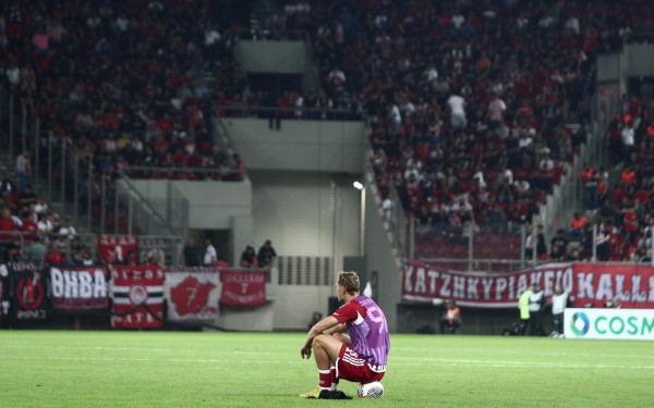 Super League: Κλήθηκε σε απολογία ο Ολυμπιακός, «καθαρός» ο Παναθηναϊκός