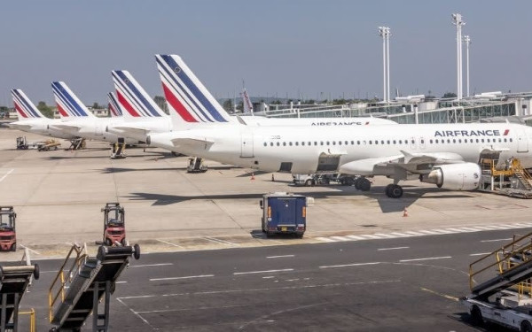 Γαλλία: Αεροσκάφος με 303 Ινδούς καθηλωμένο σε αεροδρόμιο - Δύο επιβάτες τελούν υπό κράτηση