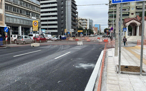 Μετρό Θεσσαλονίκης: Το φανάρι που ξέμεινε στην έτοιμη Μοναστηρίου - Στριμώχνονται τα οχήματα