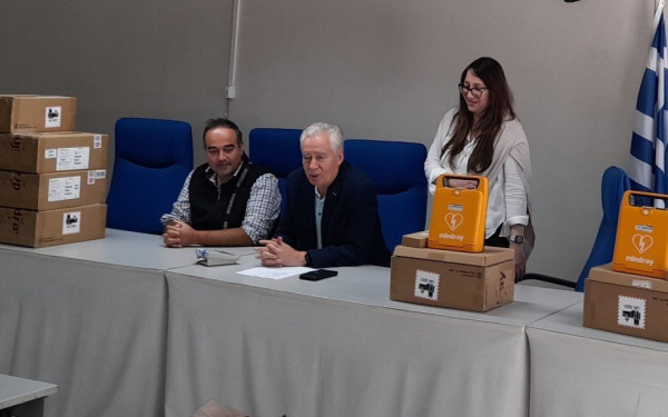 Δήμος Παύλου Μελά: Αυτά είναι τα 21 σχολεία που εξοπλίστηκαν με απινιδωτές 