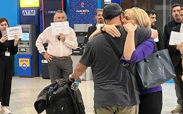 Έφτασαν στο «Ελ. Βενιζέλος» οι Eλληνες που απεγκλωβίστηκαν από τη Λωρίδα της Γάζας