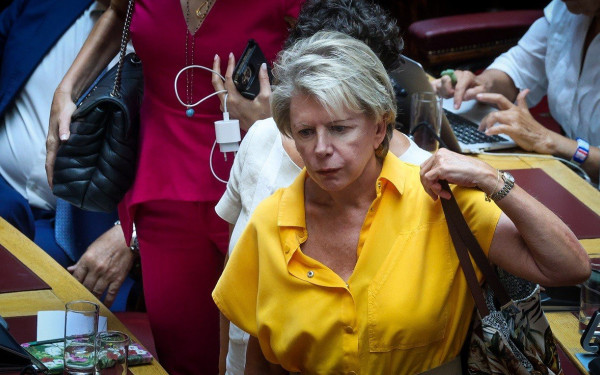 ΣΥΡΙΖΑ-ΠΣ: Στην Επιτροπή Δεοντολογίας η Έλενα Ακρίτα - Τι απαντά η ίδια 