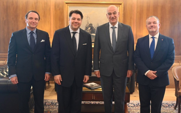 Ν. Δένδιας: Συνάντηση με τους πρέσβεις ΗΠΑ, Ηνωμένου Βασιλείου και Ουκρανίας