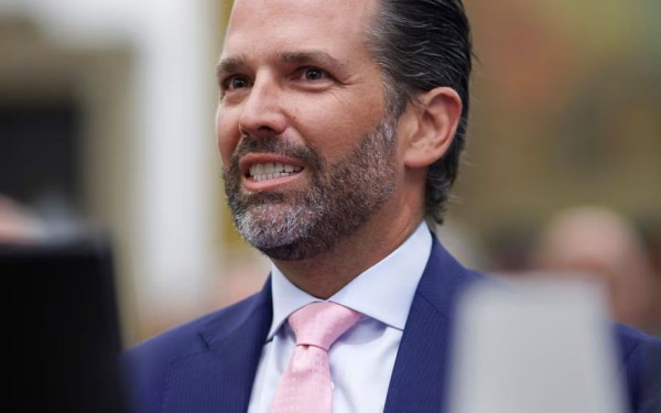 Ο γιος του Τραμπ ομολόγησε ότι προσπάθησε να φορτώσει σε υπαλλήλους του «δόλια» εταιρικά έγγραφα