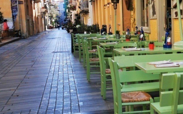 ΑΑΔΕ: Λουκέτα και πρόστιμα σε γνωστά καταστήματα εστίασης για μη έκδοση αποδείξεων και μη διασύνδεση POS