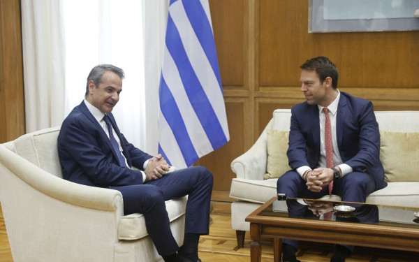 Σχεδόν μια ώρα κράτησε το τετ α τετ Μητσοτάκη-Κασσελάκη στη Βουλή - Τι είπαν μπροστά στις κάμερες (βίντεο)