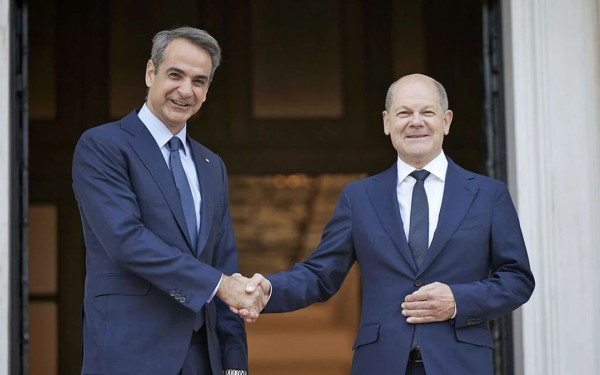 Στο Βερολίνο ο Μητσοτάκης: Η συνάντηση με τον Σολτς και οι επαφές στη Γερμανία