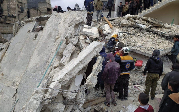 Πόνος και θρήνος στο Νεπάλ: Οι κάτοικοι θάβουν τους νεκρούς του σεισμού