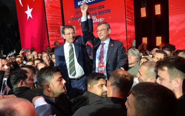 Ο Ο. Οζέλ εξελέγη νέος πρόεδρος των Ρεπουμπλικανών στην Τουρκία