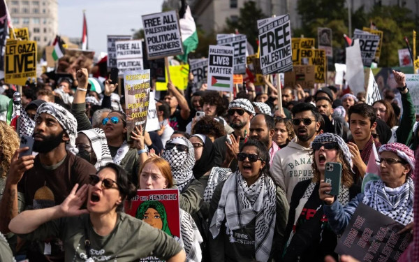 ΗΠΑ: «Μπάιντεν, δεν μπορείς να κρύβεσαι, έχεις υπογράψει τη γενοκτονία» φώναζαν διαδηλωτές για τη Γάζα (βίντεο)