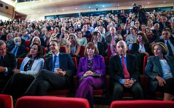 Το όλον ΠΑΣΟΚ αλλά και η πολιτειακή και πολιτική ηγεσία στην εκδήλωση για τον Κώστα Σημίτη