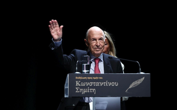 Πλήθος πολιτικών στην εκδήλωση προς τιμήν του Κώστα Σημίτη (φωτ.)