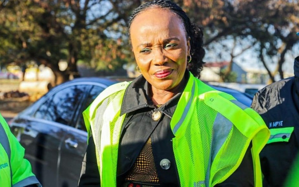 Νότια Αφρική: Έστησαν καρτέρι σε υπουργό, της έβαλαν όπλο στο κεφάλι και τη λήστεψαν