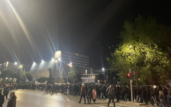 Θεσσαλονίκη: Μεγάλη συμμετοχή στην πορεία για την 50ή επέτειο του Πολυτεχνείου (βίντεο & φωτ.)