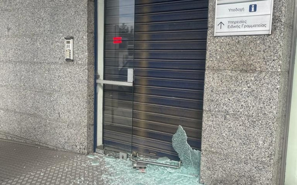 Επίθεση αναρχικών στα γραφεία της ΓΓ Ενωσιακών Πόρων και Υποδομών του ΥΠΑΑΤ (φωτ.)