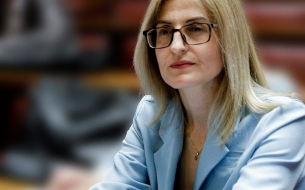 Δώρα Αυγέρη για 41χρονη: «Ποιο κόστος ζυγίζει η κυβέρνηση και δεν προχωρά στη νομική αναγνώριση της γυναικοκτονίας;»