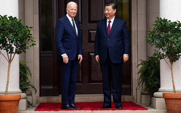 Ξανάρχισαν τον διάλογο Μπάιντεν και Σι Τζινπίνγκ αλλά ο Κινέζος πρόεδρος παραμένει «δικτάτορας» (βίντεο)