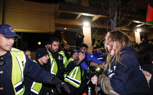 ΗΠΑ: Συλλήψεις σε διαδήλωση υπέρ των Παλαιστινίων 