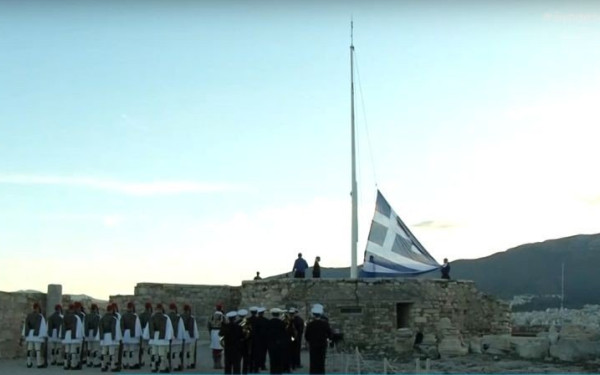 Ημέρα των Ενόπλων Δυνάμεων: Έπαρση της σημαίας στην Ακρόπολη και εκδηλώσεις σε όλη τη χώρα (βίντεο)