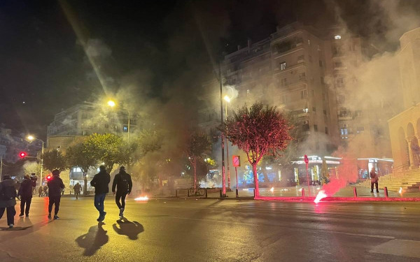 Θεσσαλονίκη: Επεισόδια στην Καμάρα - 14 προσαγωγές και τρεις συλλήψεις (βίντεο & φωτ.)