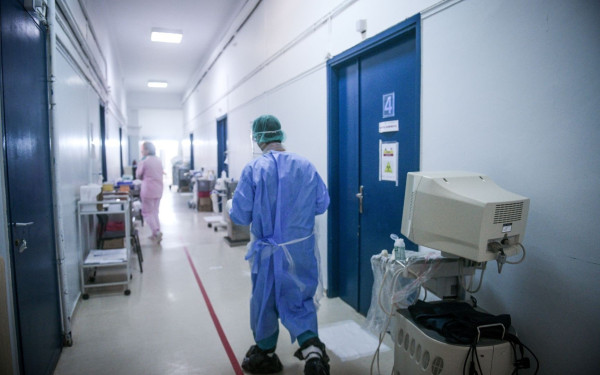 ECDC: «Πολύ ψηλά» οι επισκέψεις σε γιατρούς στην Ελλάδα λόγω των ιώσεων