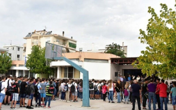 Λαγκαδάς: Τρέχουν με χίλια για την κατασκευή νέου γυμνασίου προκειμένου οι 500 μαθητές να φύγουν απο τα kibo