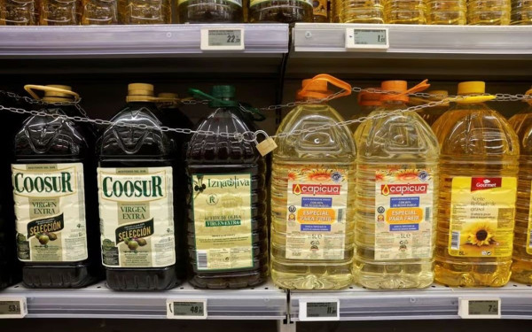 Ισπανία: Κλειδώνουν τα μπουκάλια με το ελαιόλαδο στα σούπερ μάρκετ -  Μεγάλη αύξηση των κλοπών