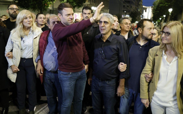 Πολυτεχνείο: Πήγε, φωτογραφήθηκε και έφυγε ο Κασσελάκης (βίντεο)