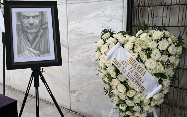 Το τελευταίο χειροκρότημα στον Σπύρο Φωκά (βίντεο, φωτ.)