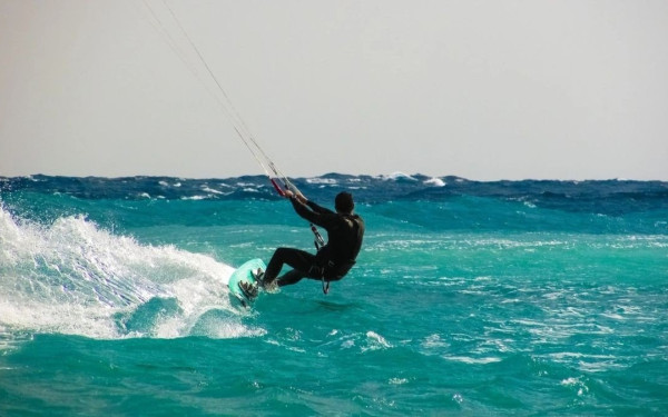 Χαλκιδική: Χάθηκε 42χρονος σέρφερ - Ξεκίνησε έρευνα από το λιμενικό