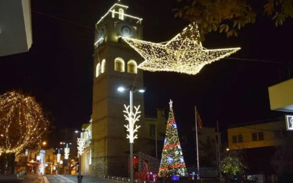 Η Κοζάνη φοράει τα γιορτινά της 