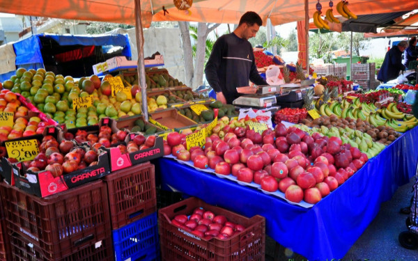 «Εγκλωβίστηκαν» στο φορέα λαϊκών αγορών και δεν μπορούν να φύγουν - Βλέπουν μαύρα Χριστούγεννα