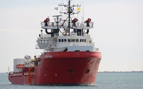 Το πλοίο-ασθενοφόρο Ocean Viking διέσωσε 128 ανθρώπους στη Μεσόγειο