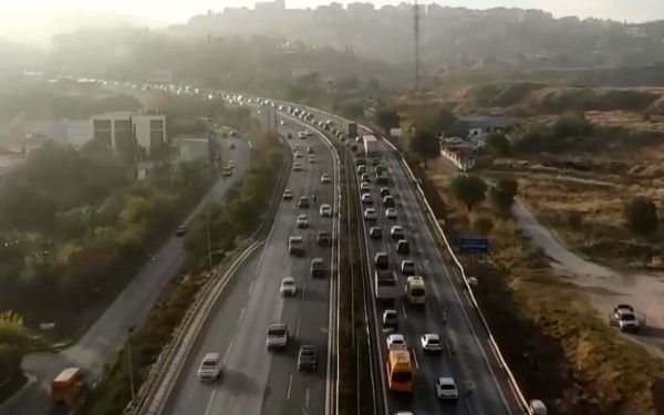 FlyOver: Πώς θα αλλάξει τη φυσιογνωμία της Θεσσαλονίκης - Η κίνηση στον Περιφερειακό από drone (βίντεο)
