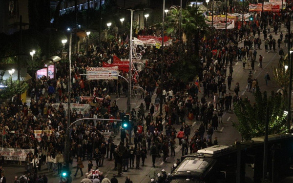 Πορεία για το Πολυτεχνείο: Μεγάλη η συμμετοχή στην Αθήνα (βίντεο)