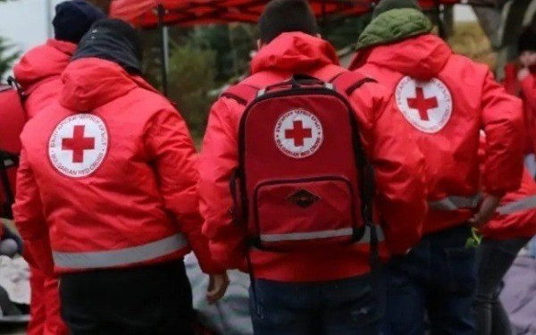 Ερυθρός Σταυρός: Περικοπές σχεδόν 3.000 θέσεων εργασίας και μείωση προϋπολογισμού, λόγω κόπωσης των δωρητών