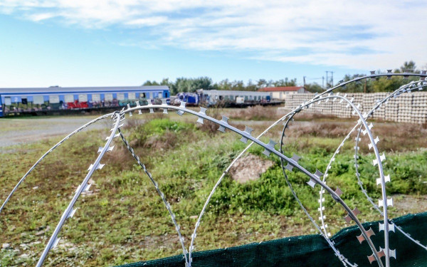 Θεσσαλονίκη: Μνημόσυνο στον Σιδηροδρομικό Σταθμό για τον ένα χρόνο από τα Τέμπη