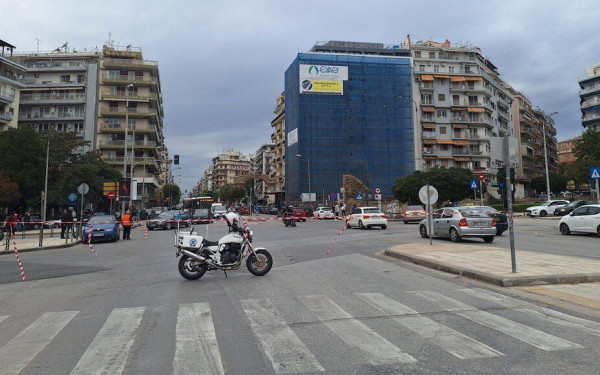 Θεσσαλονίκη: Κυκλοφοριακό κομφούζιο στο κέντρο εξαιτίας των αγώνων ΠΑΟΚ και Άρη - Κλειστή η Εγνατία (φωτ.)