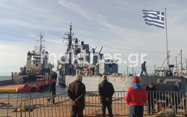 «Βέλος»: Σε εξέλιξη επιχείρηση «διάσωσης» του θρυλικού πλοίου-μουσείου στη Θεσσαλονίκη - Δείτε φωτογραφίες