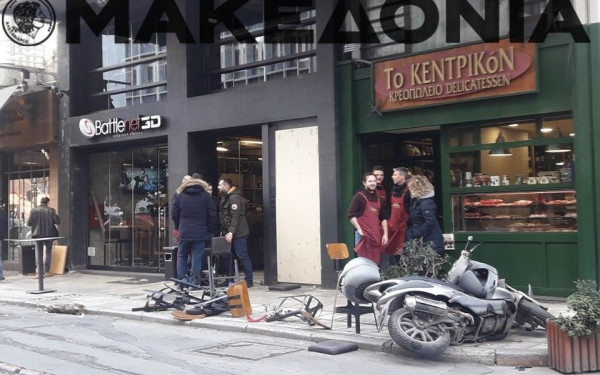 Καρέ καρέ η στιγμή που το I.X. με οδηγό 80χρονο παρασέρνει τα πάντα στο διάβα του (video)