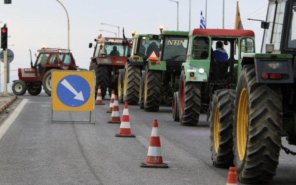 Θεσσαλία: Βγάζουν τα τρακτέρ στους δρόμους οι πλημμυροπαθείς αγρότες στη Θεσσαλία