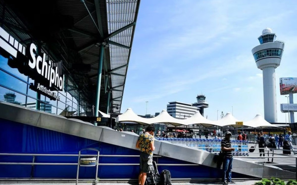 Ακυρώσεις δεκάδων πτήσεων στο Άμστερνταμ εν αναμονή της χιονόπτωσης