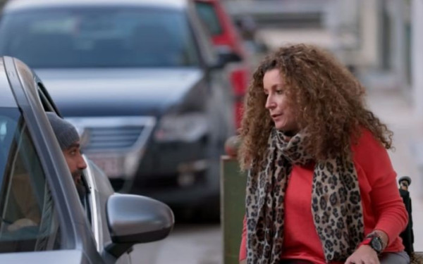 Ατζαράκης και Βρανά  δείχνουν πόσο «τέλεια» περνάνε τα άτομα με αναπηρία στην Ελλάδα (βίντεο)